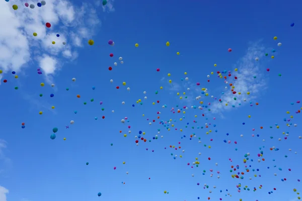 Luftballons am Himmel — Stockfoto