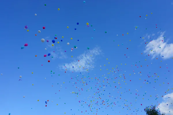 Luftballons am Himmel — Stockfoto