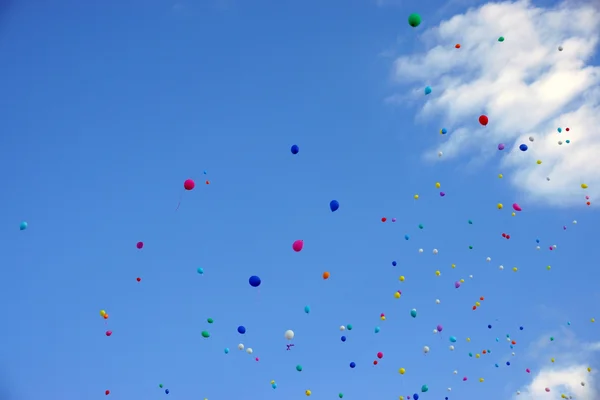 Des ballons dans le ciel — Photo