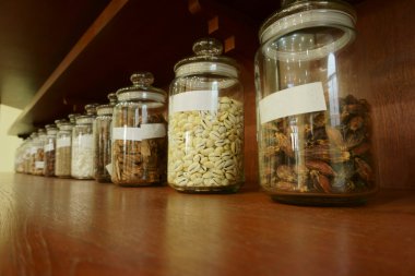 Baharat ile Cam Kavanoz