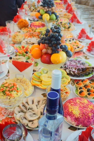 Świątecznym stole z kuchni — Zdjęcie stockowe