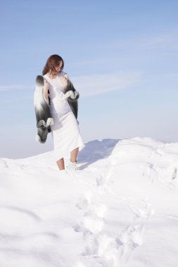 Kışın kürk paltolu kız