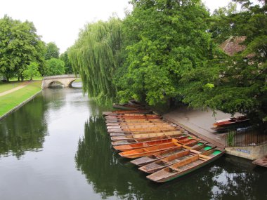 Cambridge Nehri üzerinde tekne