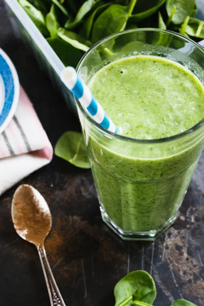 Grüner Smoothie im Glas — Stockfoto