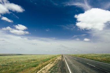 asfalt yol ile uzaktan bırakarak bir işaretleme