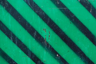 metal yüzey çizgili