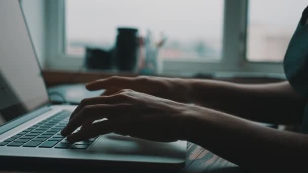 Girl working on computer — Stock Video