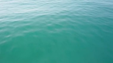 Şeffaf sessiz deniz suyu