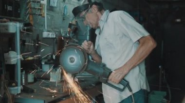 Komuta sizde açı öğütücü ile çalışma