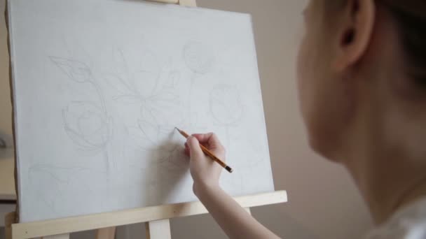 Artista hace un boceto — Vídeo de stock