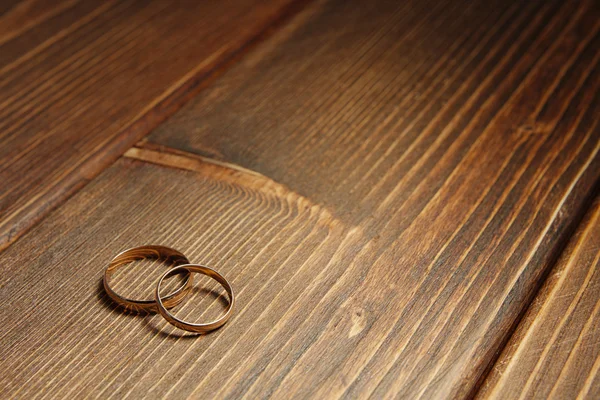 Golden wedding rings — Stock Photo, Image