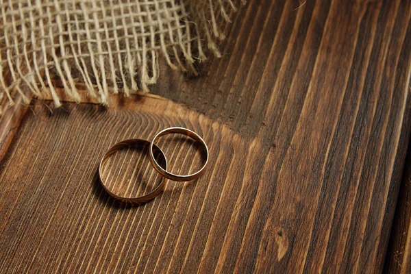 Golden wedding rings — Stock Photo, Image