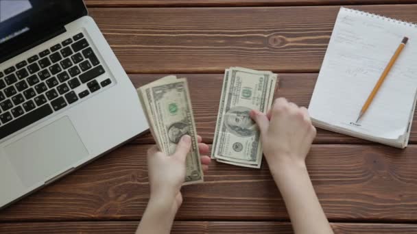 Woman counting money — Stock Video