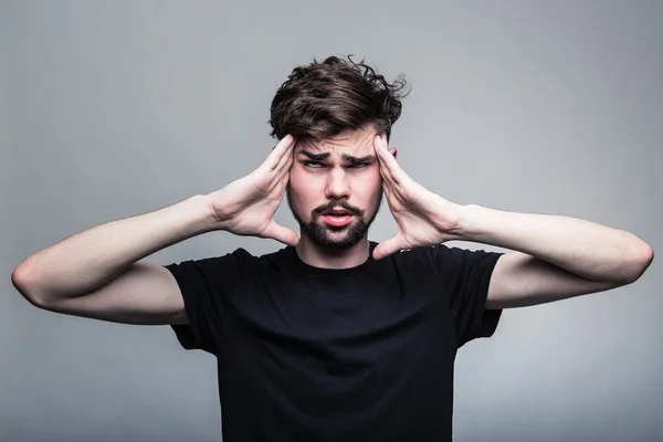 Young man is experiencing intense headache — Stock Photo, Image