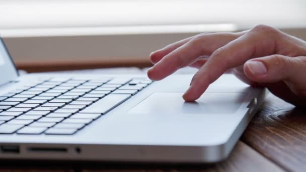 Travailler sur le pavé tactile portable 