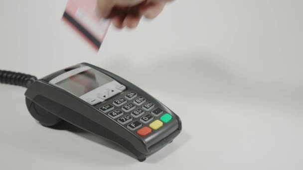 Hand swiping credit card on POS terminal — Stock Video