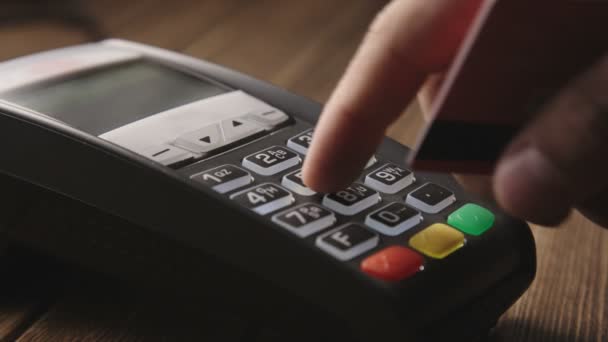 Hand swiping credit card on POS terminal — Stock Video
