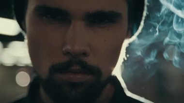 genç yakışıklı adam Sigara İçilmeyen sakallı