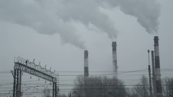 Fond industriel de fumée de cheminée — Video