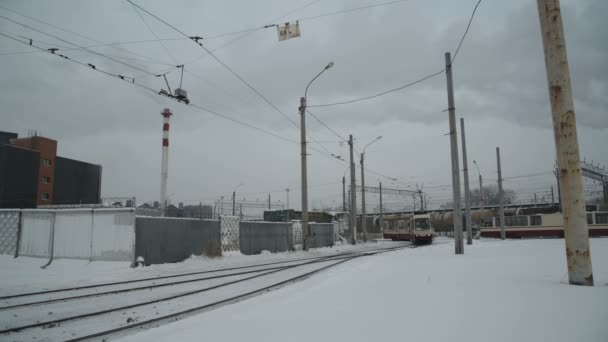 De laatste halte van vervoer, tram ring — Stockvideo