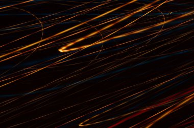 Parlak flama - siyah arkaplan üzerindeki neon parlak çizgiler.