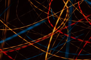 Süslü arka plan - renkli, düzensiz çizgiler. Neon ışıklı elementlerle grafiksel arkaplan.