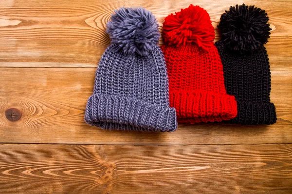 Cappelli invernali con nappa Foto Stock Royalty Free