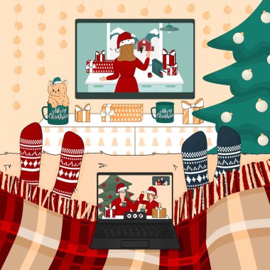 Yatak odasındaki arkadaşlarla dizüstü bilgisayarla video görüşmesi. İki kişi yeni yıl filmlerini Noel 'in kırmızı ekoseli yatağında izliyorlar.