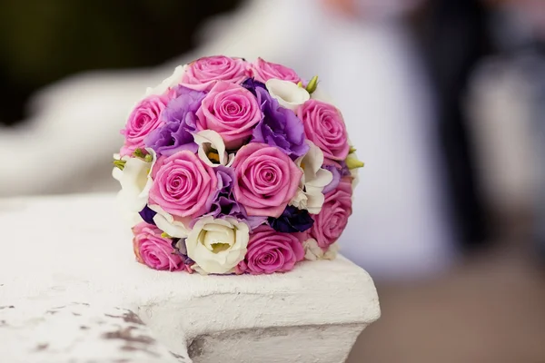 Colorful wedding bouquet with roses and eustomas — Stock Photo, Image