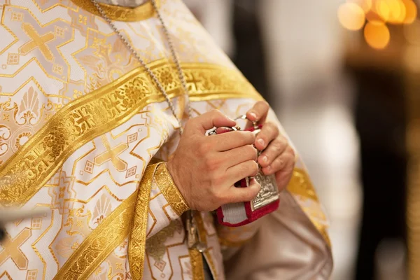 Hands holding Gospel in church — Stock Photo, Image