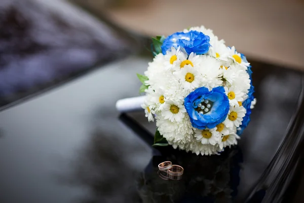 Wedding bouquet with eustomas — Stock Photo, Image