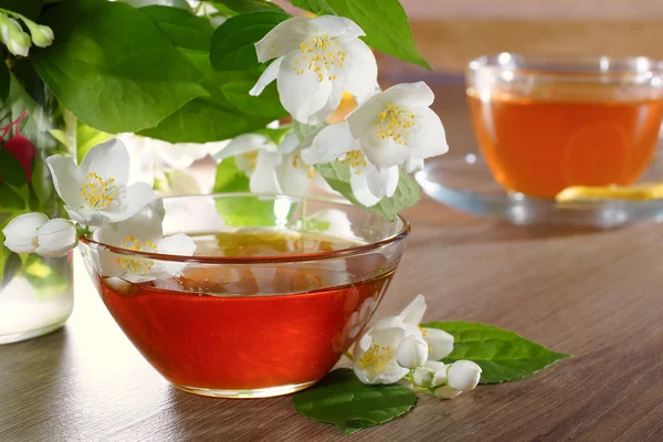 Flower honey, tea with lemon and jasmine blooming — Stock Photo, Image