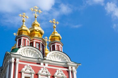 Moskova'da Novodevichy Manastırı. Kuzey kapısı üzerinde Kilise kurtarıcı başkalaşım. Parça.