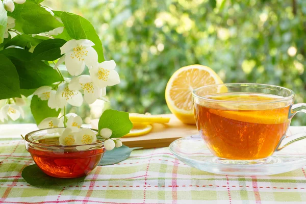 Tea with lemon and honey. — Stock Photo, Image