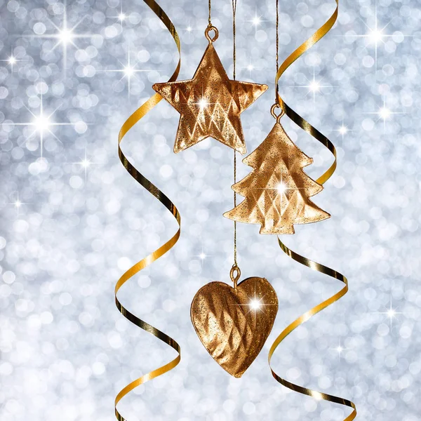 Fond de Noël avec des décorations dorées — Photo