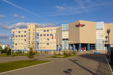 Kazan, Rusya - 5 Eylül 2019. Alman-Rus Yeni Teknoloji Enstitüsü binası. 1 Eylül 2014 'te açıldı. Chetaeva Caddesi, 18.