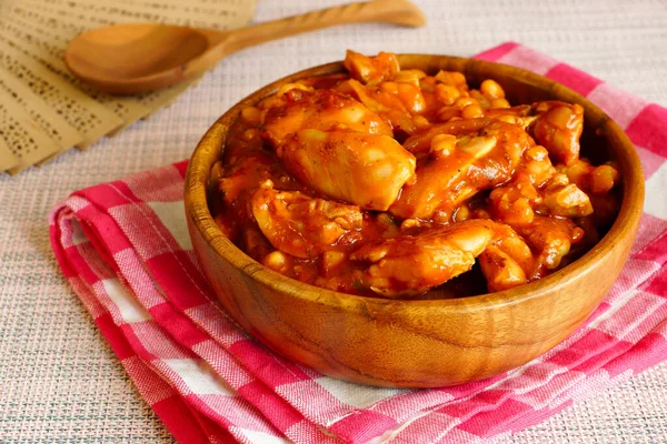 Chicken Beans Wooden Bowl Chicken Fillet Beans Stewed Tomato Sauce — Stock Photo, Image