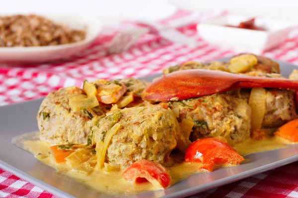 Meatballs with vegetables — Stock Photo, Image