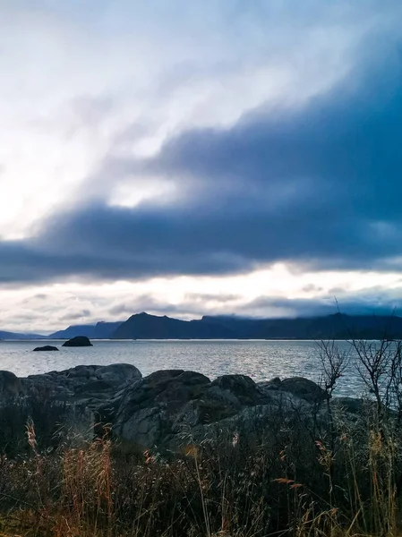 Día Nublado Mar Lofoten —  Fotos de Stock