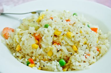 Fried Rice ile karides ve karışık sebze