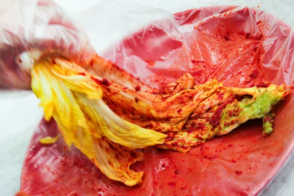 Kimchi yapmak