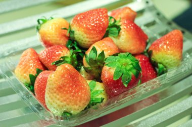 una caja de fresa