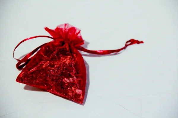 Kırmızı poşet (kokulu çanta)