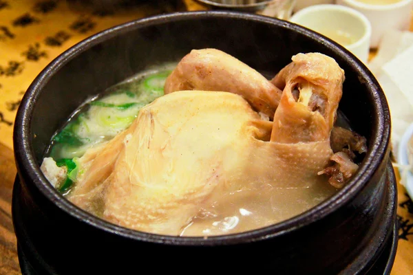 인삼 닭고기 수프 (한국 스타일 허브 조리법) — 스톡 사진