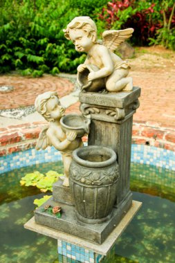 Melek çocuk heykelleri