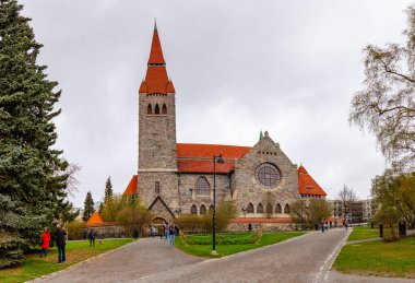 Finlandiya 'daki ortaçağ Tampere katedrali Fince Tampereen tuomiokirkko, İsveçli Tammerfors domkyrka St. John kilisesidir. 1902 ve 1907 yılları arasında ulusal romantizm tarzında ünlü bir yapı inşa edilmiştir.