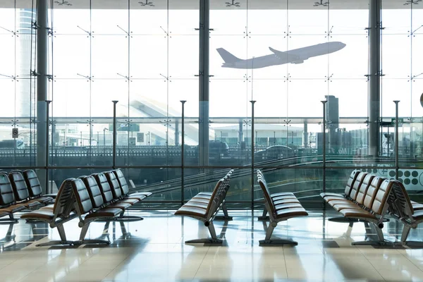 Flughafeninnenraum Ohne Personen Bei Sonnenaufgang Wartebereich Mit Sitzplätzen Neuen Flughafenterminal — Stockfoto
