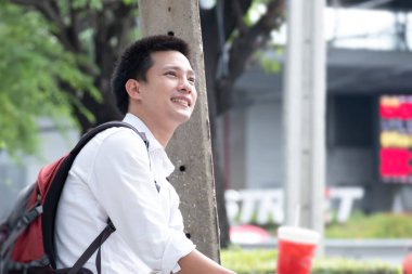 Bavullu adam tatile hazır.