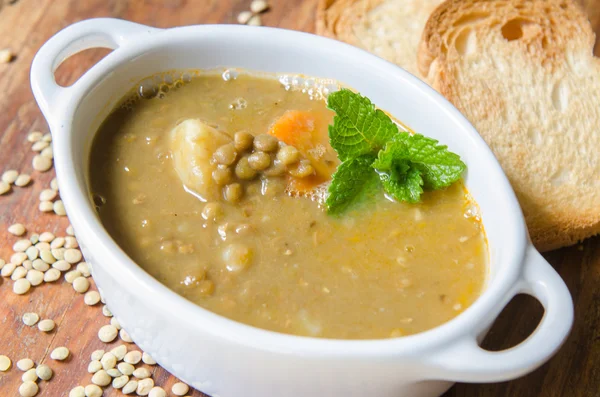 Kahverengi mercimek çorbası