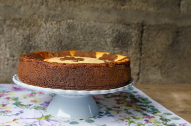 Peynirli kek çikolata ve vanilya ile.